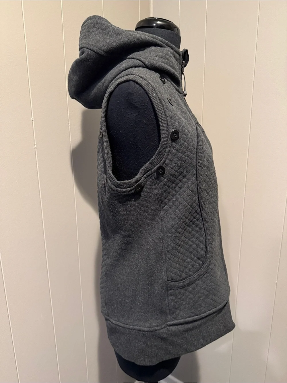 lululemon athletica Women’s 10 Quilted Hooded Vest in Charcoal Gray